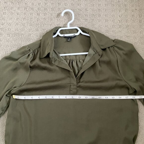 Banana Republic Satiny Blouse - size S - Picture 4 of 6
